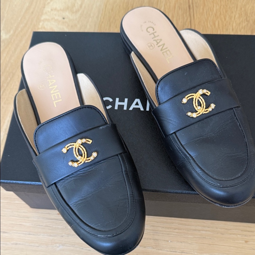 CHANEL Black Leather CC Logo Backless Mules